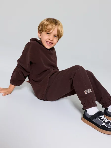 Sinsay Zateplené tepláky loose jogger Active tmavě hnědá