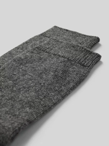 Skarpety z wysokiej jakości mieszanki wełny i kaszmiru model ‘COSY WOOL’ Falke