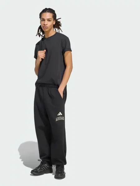 Футболка adidas чорний