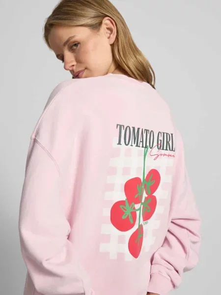 Bluza o kroju oversized z tylnym nadrukiem z napisem Oh April różowa
