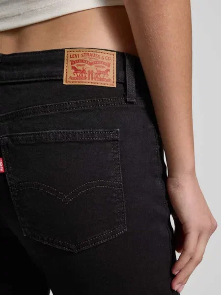 Jeansy z niskim stanem i poszerzana nogawką z mieszanki bawełny Levi's czarne