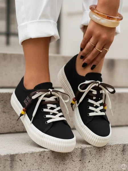 Sneakersy typu tenisówki z ozdobnymi koralikami Dstreet czarne
