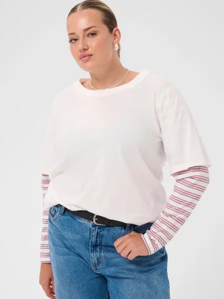 KAFFE CURVE Tričko KClorinda T-Shirt světle / vaječné skořápky růžová