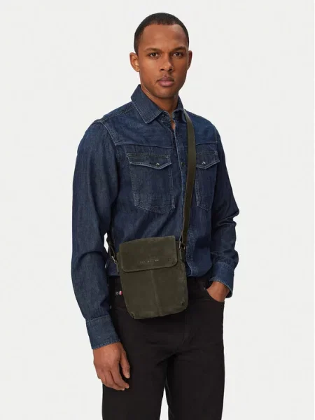 Tommy Hilfiger Мъжка чантичка Metal Logo Suede Crossbody Bag зелен
