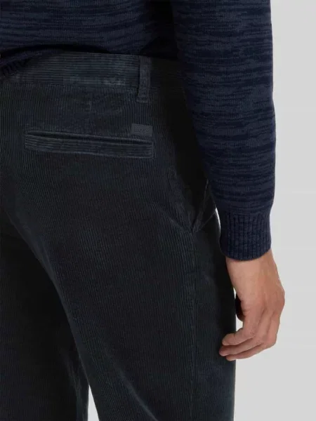 Chinosy o kroju tapered fit z mieszanki bawełny Boss Orange granatowe