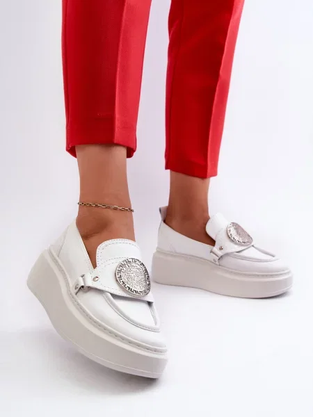 Usnjene loaferke Zazoo bela