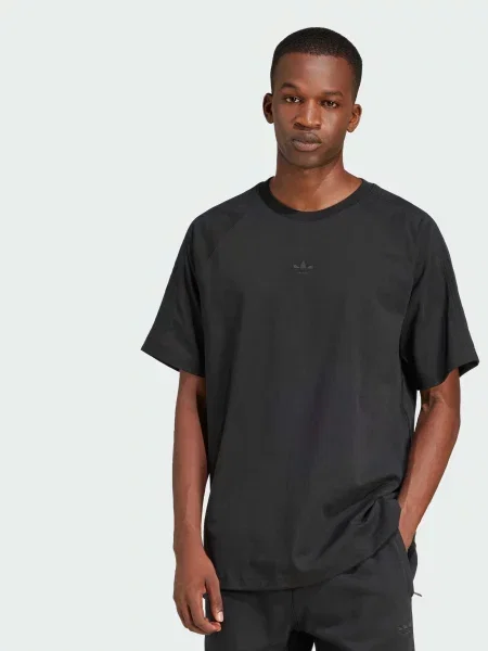 Футболка adidas чорний