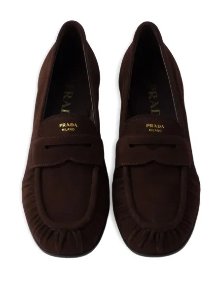 Pantofi loafer Prada din piele de căprioară maro