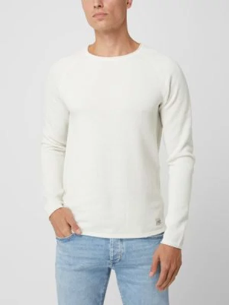 Sweter z dzianiny z naszywką z logo model ‘HILL’ Jack & Jones biały