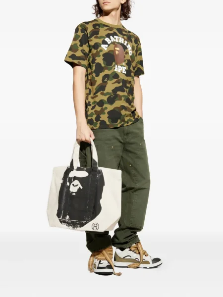 Tricou A Bathing Ape® cu imagine cu model camuflaj verde