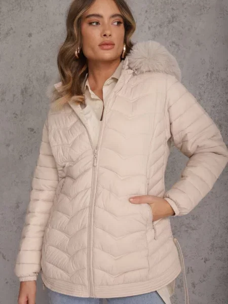 Jasnobeżowa Przejściowa Kurtka z Pikowaniem Bocznymi Ściągaczami i Kapturem Fezizia beżowa