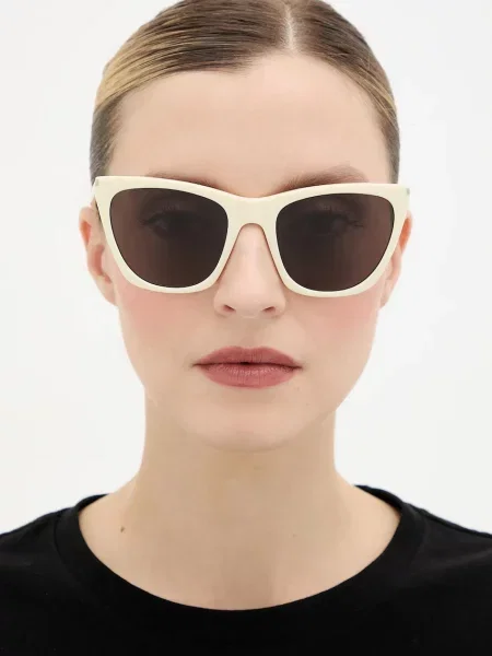 Saint Laurent napszemüveg bézs