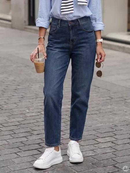 Jeansy mom fit z elastycznym pasem Dstreet niebieskie