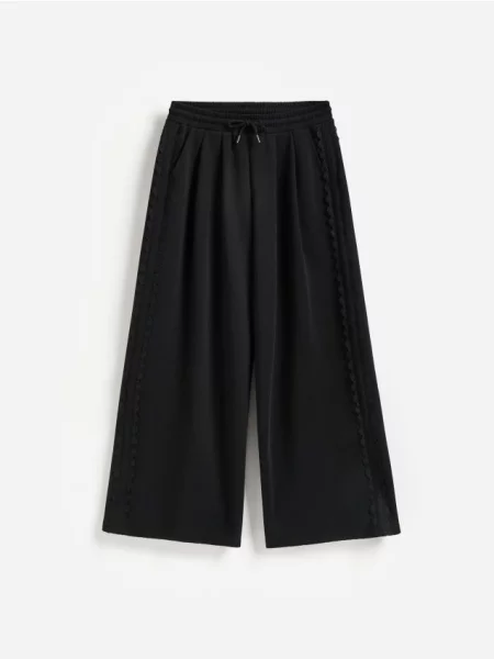 Reserved Pantaloni cu inserție decorativă negru