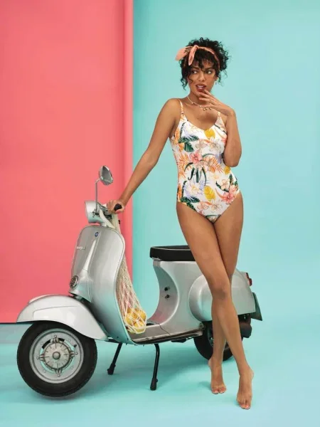 Слитный купальник с уплотненной чашкой