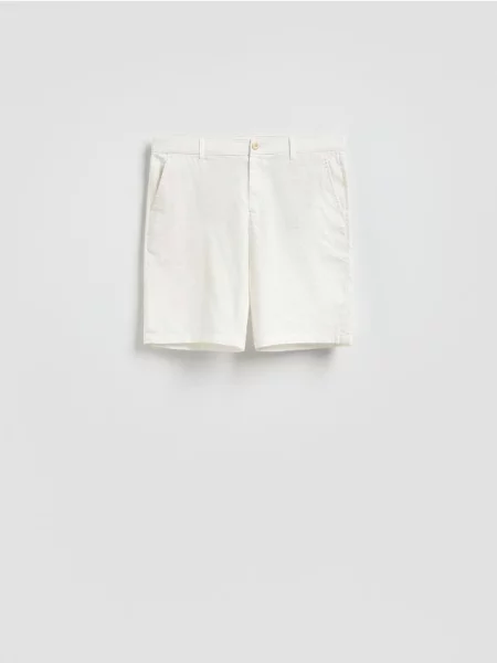 Reserved Pantaloni scurți regular cu adaos de in alb