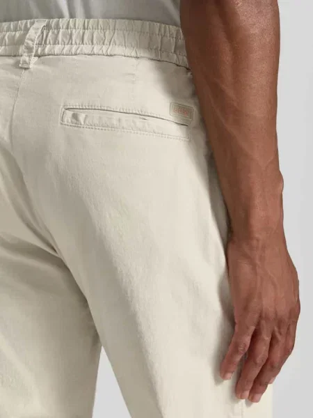 Chinosy o kroju tapered z mieszanki bawełny model Boss Orange beżowe