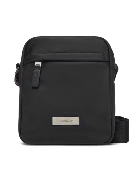 Calvin Klein Maža rankinė Sleek Reporter juoda