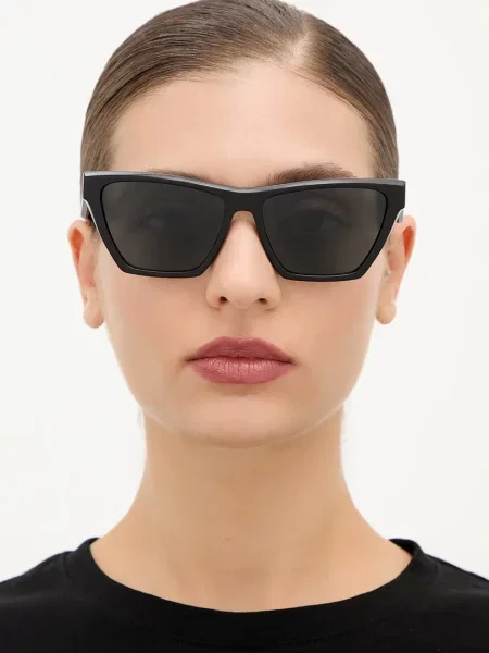 Óra Yves Saint Laurent fekete