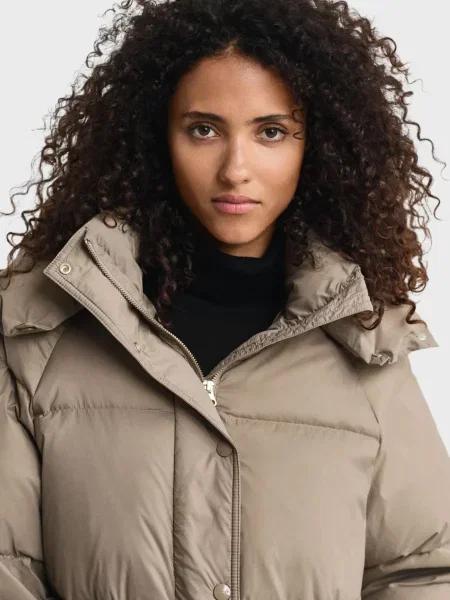 Пуховик Gant бежевий