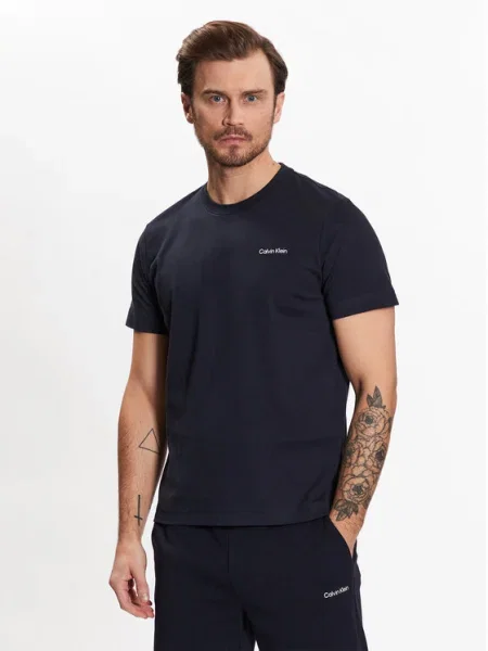 Тениска Calvin Klein с изчистен дизайн тъмносиньо