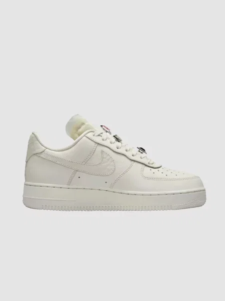 Кожаные кроссовки Nike Air Force 1 белые