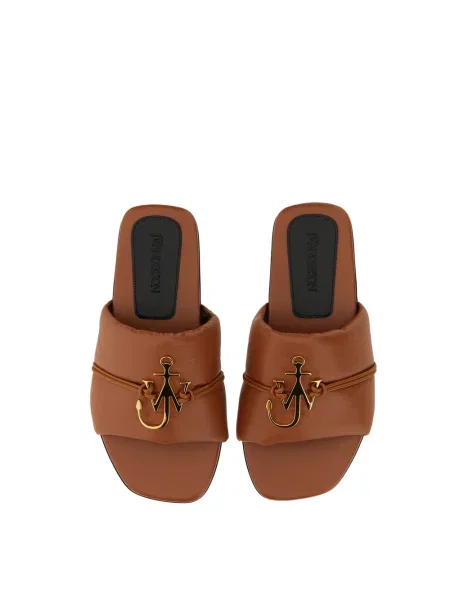 Klapki Jw Anderson z logo brązowe