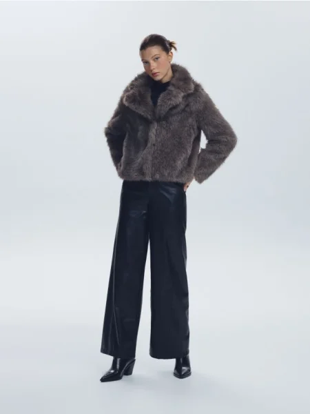 Reserved Haină din blană artificială cu guler gri-închis gri