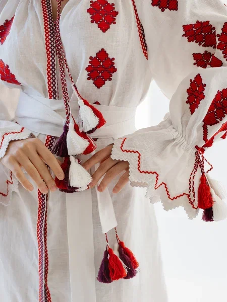 Платье Embroidered Gem с вышивкой белое