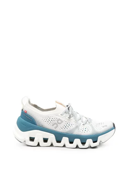 Sneakerși On