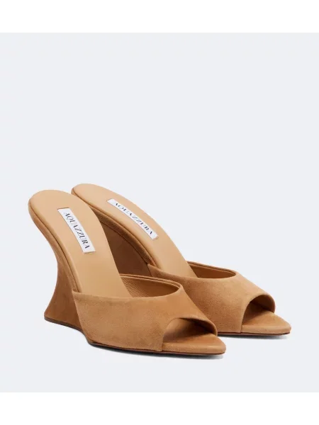 Papuci tip mules Aquazzura din piele de căprioară cu pană bej