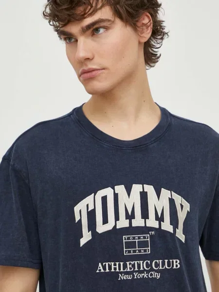 Тениска Tommy Jeans с апликация тъмносиньо