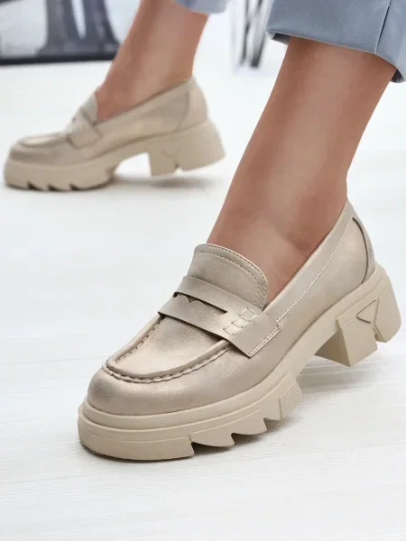 Кожени мокасини Resti златисто