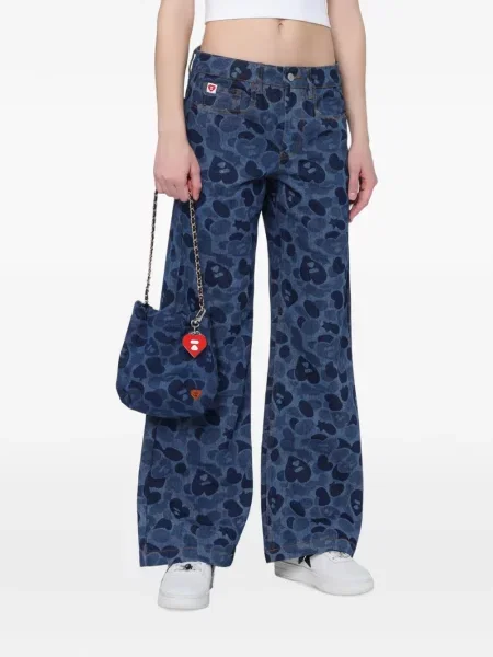 Blugi Apee™ By *a Bathing Ape® cu motiv cu inimi albastru