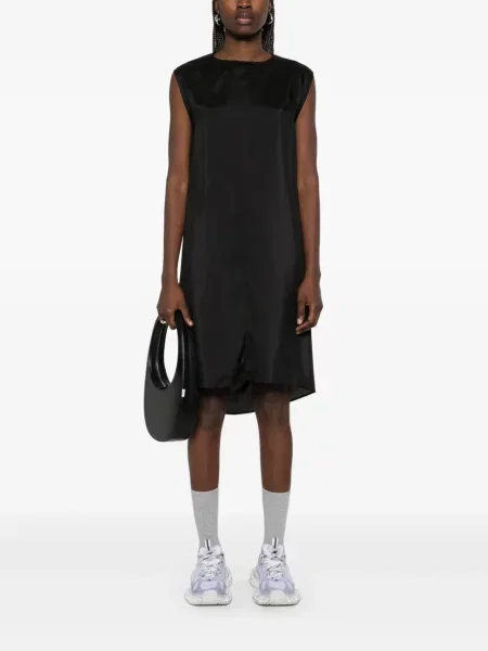 Rochie midi Mm6 Maison Margiela de mătase până la genunchi de costum negru