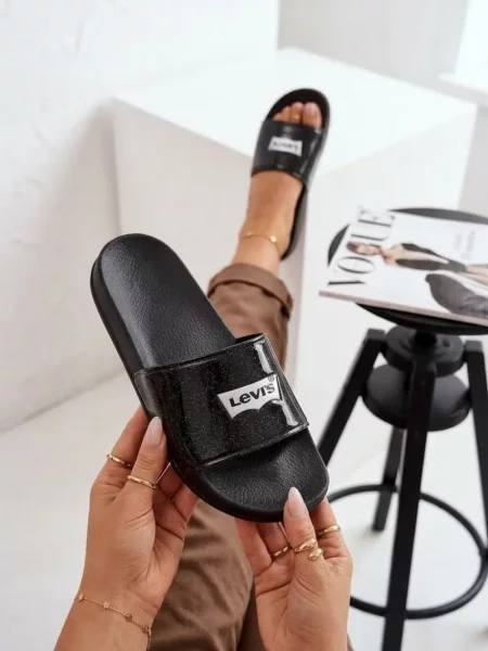 Gyerek papucs Levi's® fekete