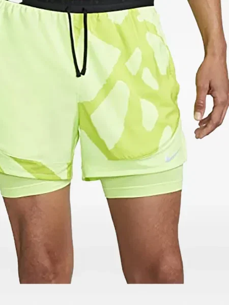 Krátké fleecové kraťasy Nike s potiskem žluté