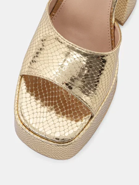 Босоножки Koi Footwear на платформе золотые