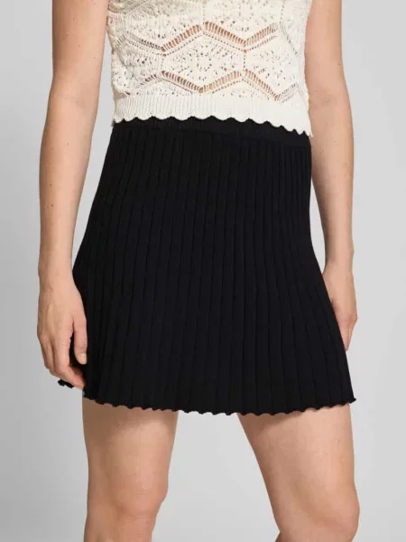 Spódnica mini z dzianiny z mieszanki bawełny model ‘JOYLYNN’ Pieces czarna