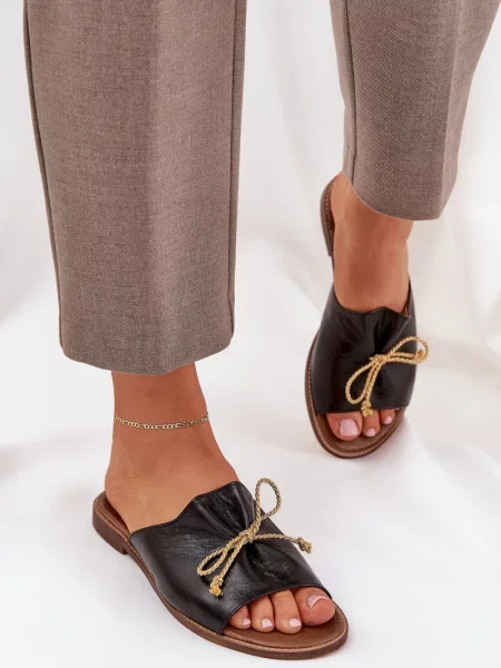 Полуотворени обувки Boto с панделка черно