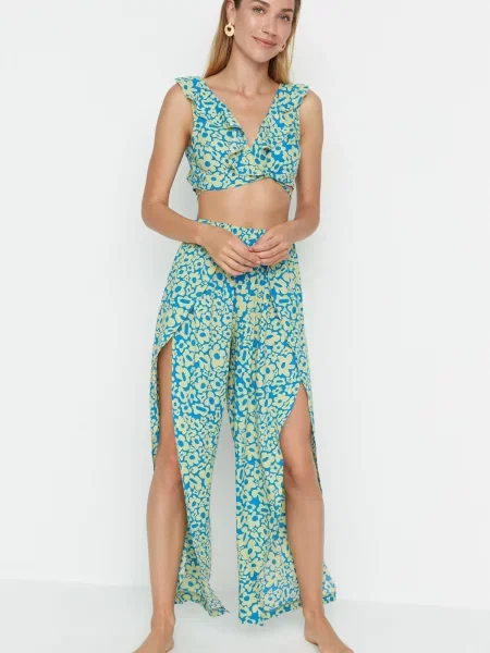 Top Trendyol cu model floral cu imagine albastru