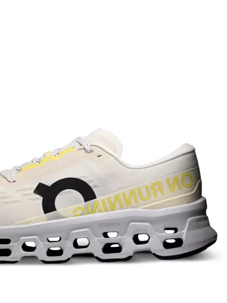 Sneakerși On