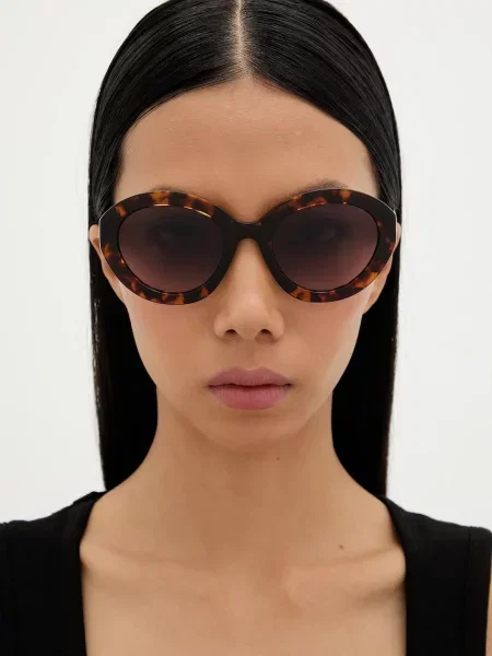 Moschino napszemüveg barna
