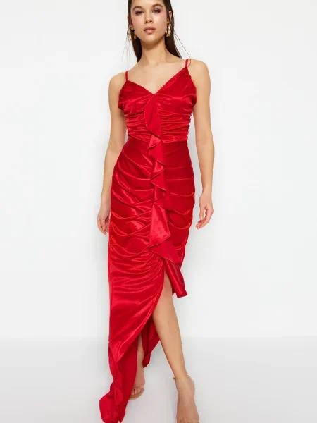 Dzianinowa sukienka wieczorowa Trendyol z falbankami czerwona