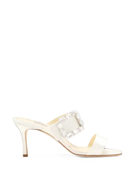 Sandale Manolo Blahnik din satin cu cataramă alb