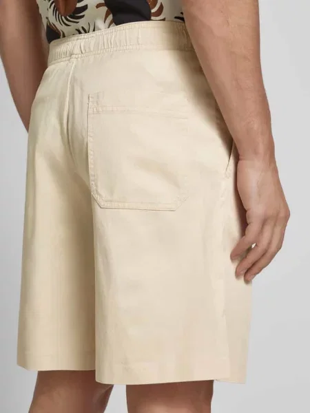 Szorty o luźnym kroju z elastycznym pasem model ‘THAIS SUMMER’ Selected Homme białe