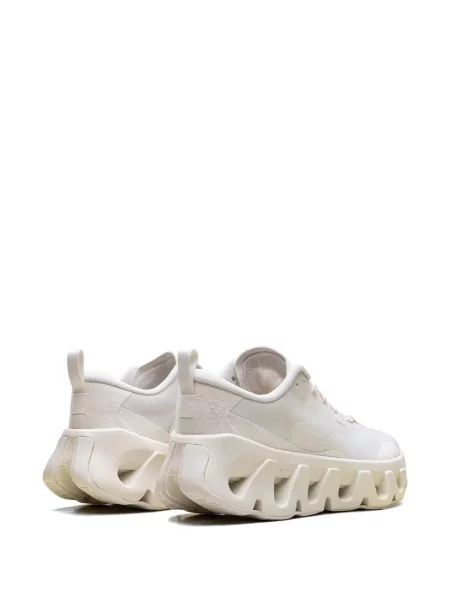 Sneakerși On alb