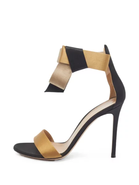 Sandale Gianvito Rossi cu bretele negru