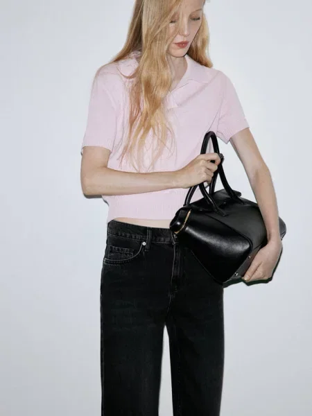 Dżinsy ze średnim stanem i prostymi nogawkami black denim Kobieta 34 MANGO czarne