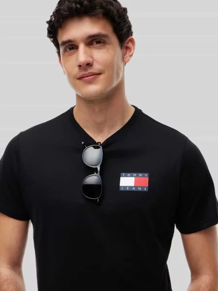 T-shirt o kroju slim fit z czystej bawełny Tommy Jeans czarna
